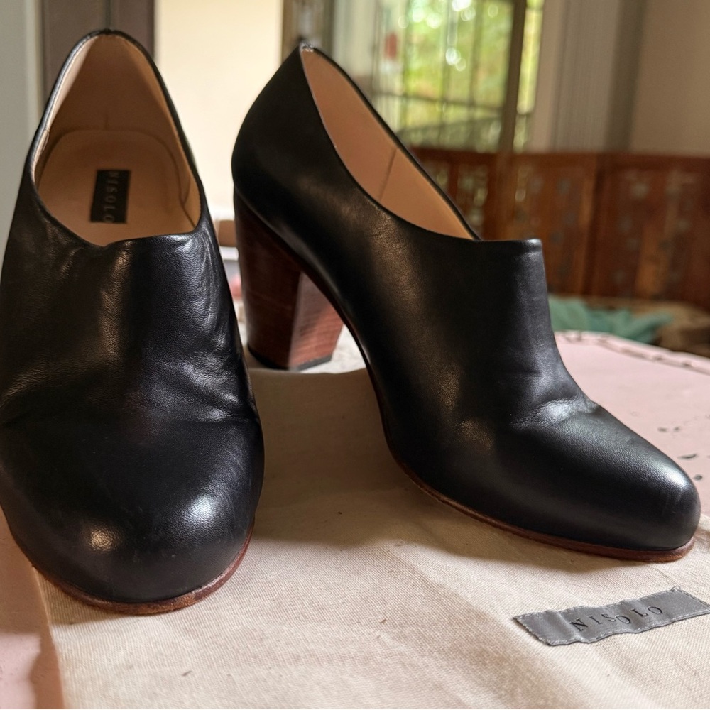 Nisolo Black Austin Heeled Mule Timeless Elegance